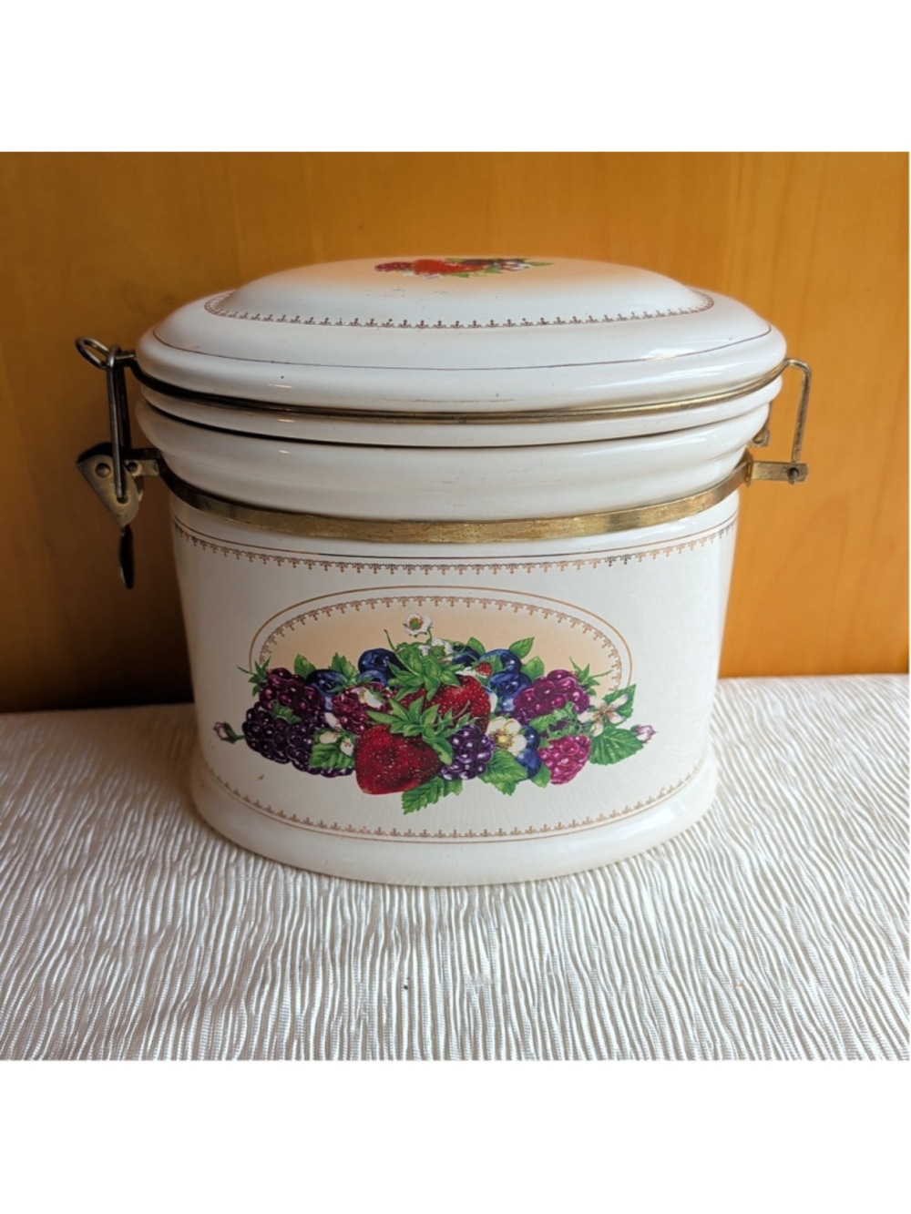 Knott's Berry Farm Foods Ceramic Canister 7" X 8" X 5 1/2" Oval Fruit Design